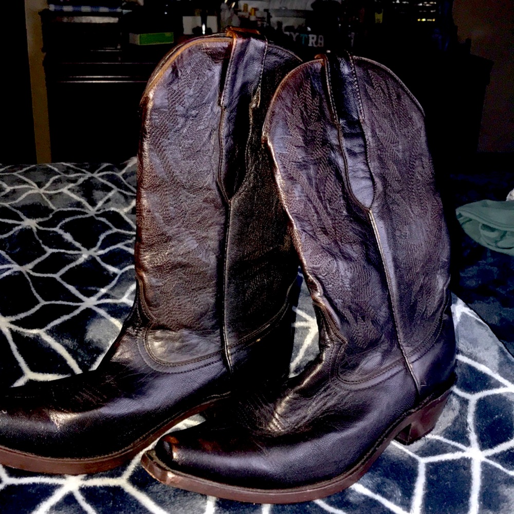 Beautiful leather authentic cowboy boots for women